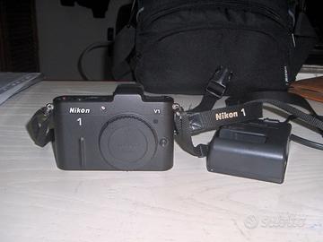 NIKON 1 V1 + ZOOM NIKKOR 1- 130-110mm.