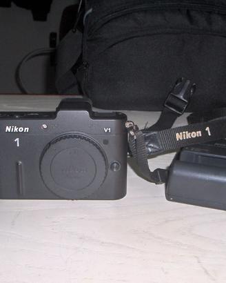 NIKON 1 V1 + ZOOM NIKKOR 1- 10-30mm
