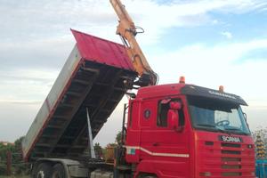 Scania con gru