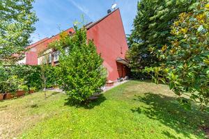VILLA A SCHIERA A ARESE