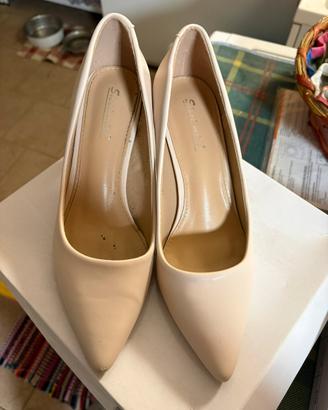 Scarpe beige con tacco basso
