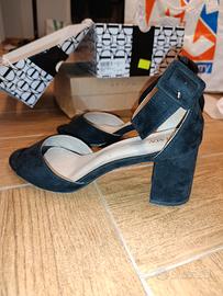 Sandali neri con tacco