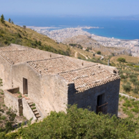 Antico fabbricato in tenuta di 15,7 ha