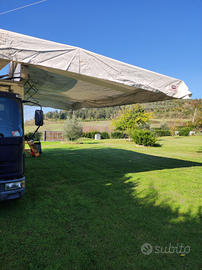Iveco 80 E 18 con tenda automatica e pedana
