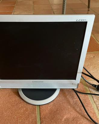 Samsun SyncMaster 741 MP