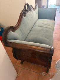 Divanetto antico a due posti