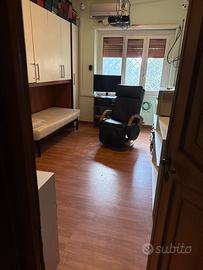 Stanza ammobiliata con uso servizi