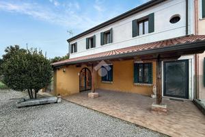 PORZIONE DI BIFAMILIARE A DOLO