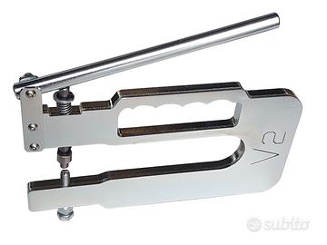 Ribattinatrice per fissare profili pedana vespa