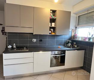 Creo-cucina con elettrodomestici