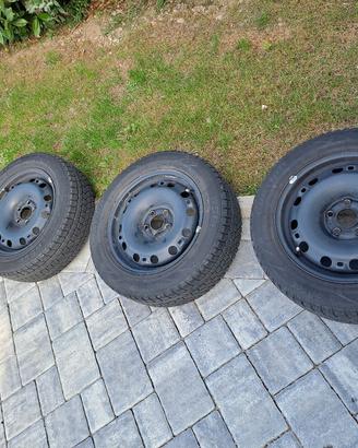 Cerchi con gomme da neve per Polo