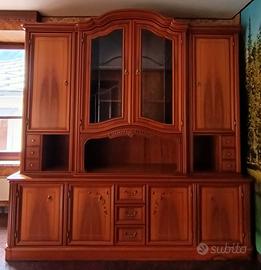 Mobile in legno elegante da salotto.