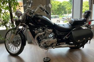 suzuki intruder VS 600 cc