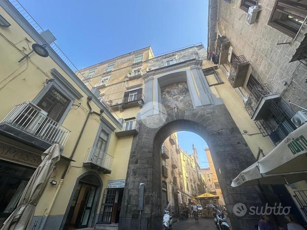 LABORATORIO A NAPOLI