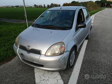 TOYOTA Yaris - 2001