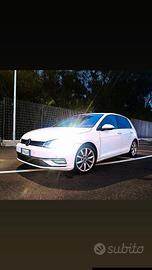 VOLKSWAGEN

GOLF  7.5
GOLF 2.0 TDI DSG 150 CV