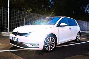 VOLKSWAGEN

GOLF  7.5
GOLF 2.0 TDI DSG 150 CV