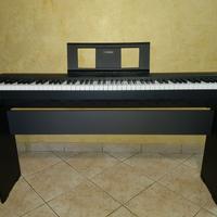 Pianoforte Yamaha P45 con supporto e sgabello