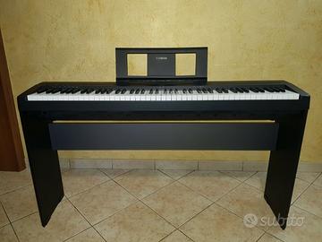 Pianoforte Yamaha P45 con supporto e sgabello