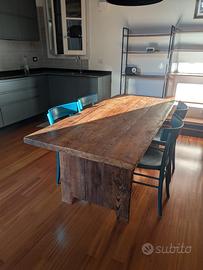 Tavolo in legno rustico