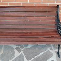 Panchina in ferro battuto e seduta in legno 