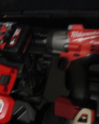 Avvitatore a massa battente MILWAUKEE