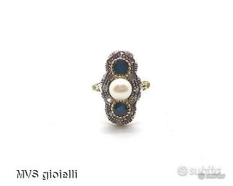 Anello con zaffiri, diamanti e perla