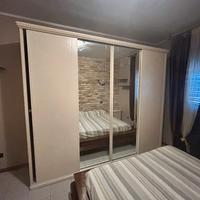 Camera da letto armadio comó, specchio e comodini