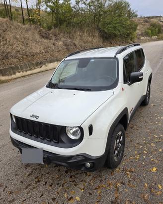 Jeep Renegade Trailhawk con Gancio traino 