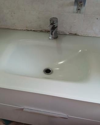 mobile bagno sospeso