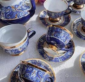 Tutta una gamma di tazze di caffè in ceramica