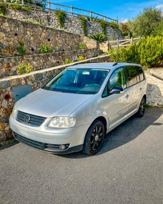 VOLKSWAGEN TOURAN DSG