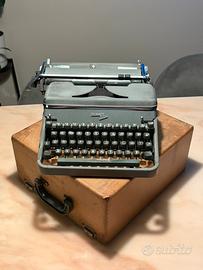 Macchina da scrivere Hermes 2000