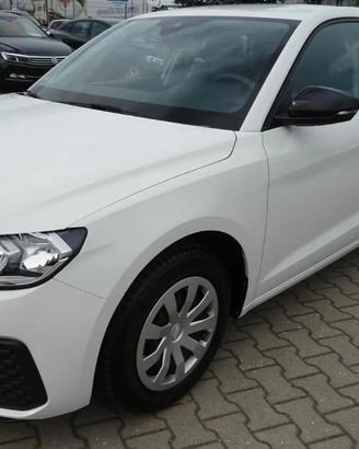Audi a1 gb 2019 ricambi vari interni ed esterni
