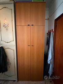Guardaroba in legno
