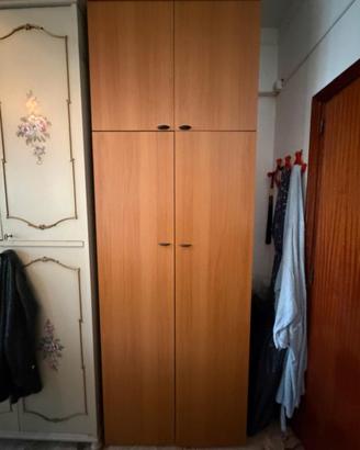 Guardaroba in legno