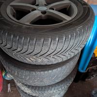  4 cerchi con gomme da 15"