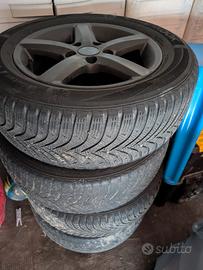  4 cerchi con gomme da 15"