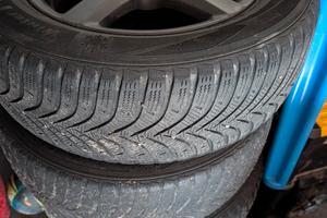  4 cerchi con gomme da 15"