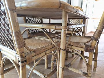Tavolo e sedie in rattan