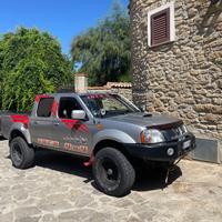 Pickup Nissan Motor con cellula abitativa