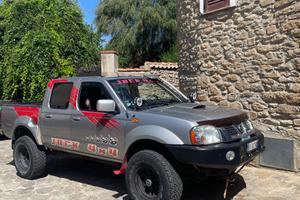 Pickup Nissan Motor con cellula abitativa