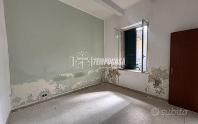 Soluzione Indipendente in Via Crotone, Pressi Vial