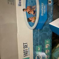 Piscina con accessori