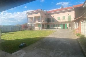 Privato vende casa indipendente con terreno