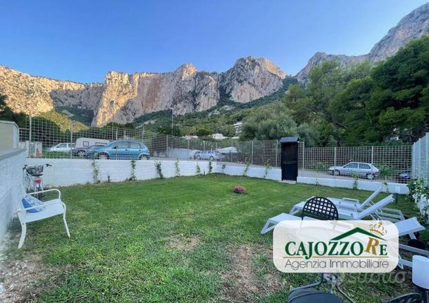 Mondello-Addaura: 100 mq con terrazzo e giardino