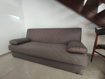 Divano con contenitore trasformabile in letto