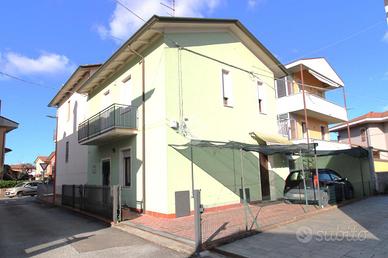 CASA SEMINDIPENDENTE A CESENA