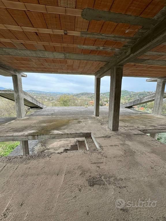 Rustico / Casale di 540 m² a Frosinone - Vista 3