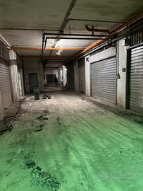 Ampio ' BOX ' con Soppalco